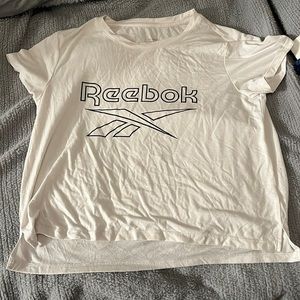 NEW Reebok t-shirt, soft material -Size LARGE (fits like a medium)